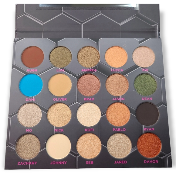 Barbarella Eyeshadow Palette by BeeBeauty London - Picture 10 of 17